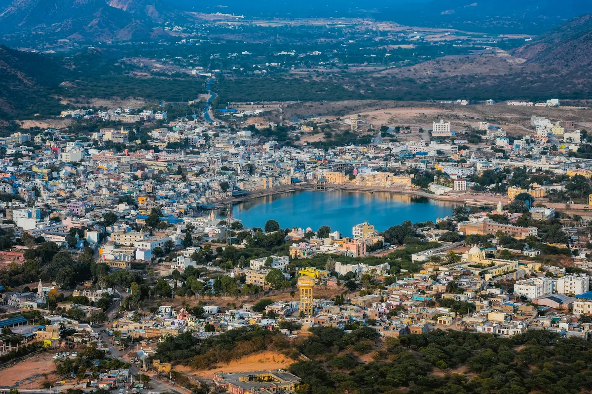 Pushkar Lake and town – Jaipur to Pushkar taxi service